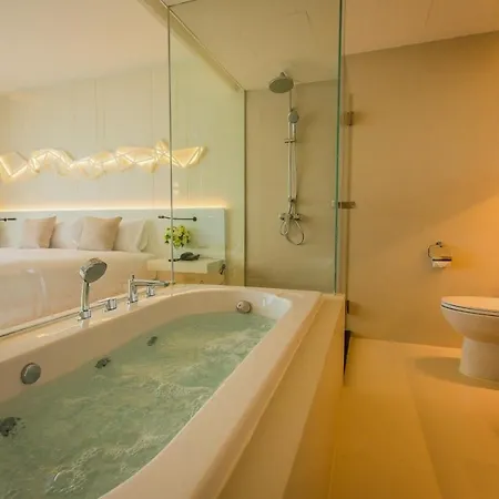 Crystal Hotel Hat Yai Room photo
